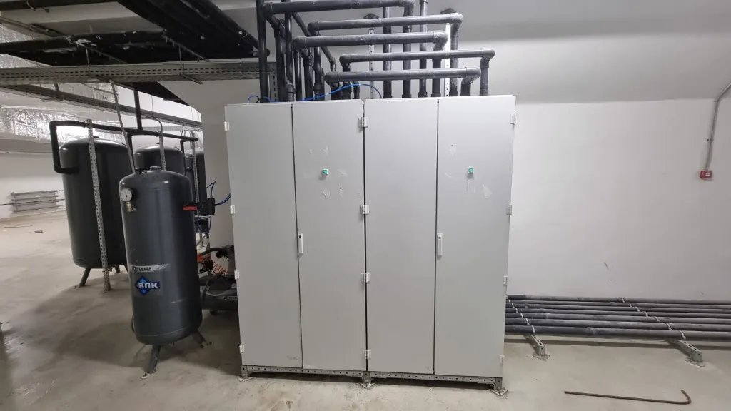 Шкаф управления системой барботажа и матирования воды в Южно-Сахалинске