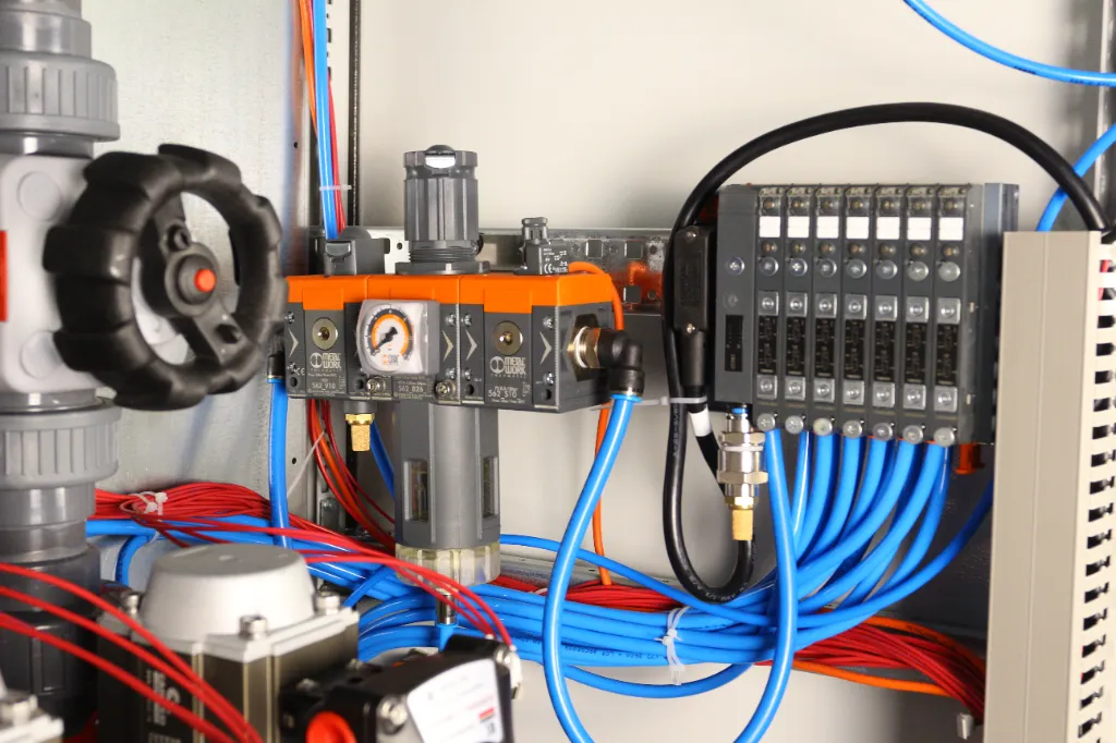 Шкаф управления барботажом — вид снаружи