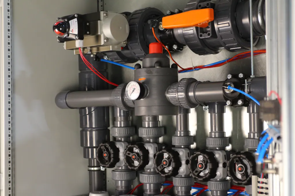 Шкаф управления барботажом — вид снаружи