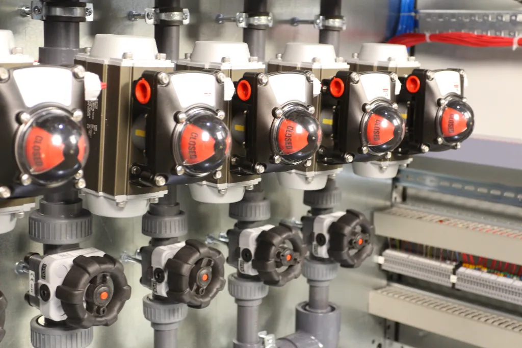 Шкаф управления барботажом — вид снаружи