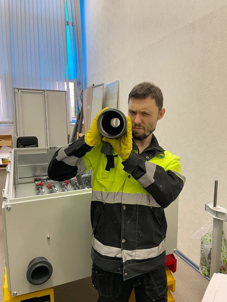 Клеим трубы