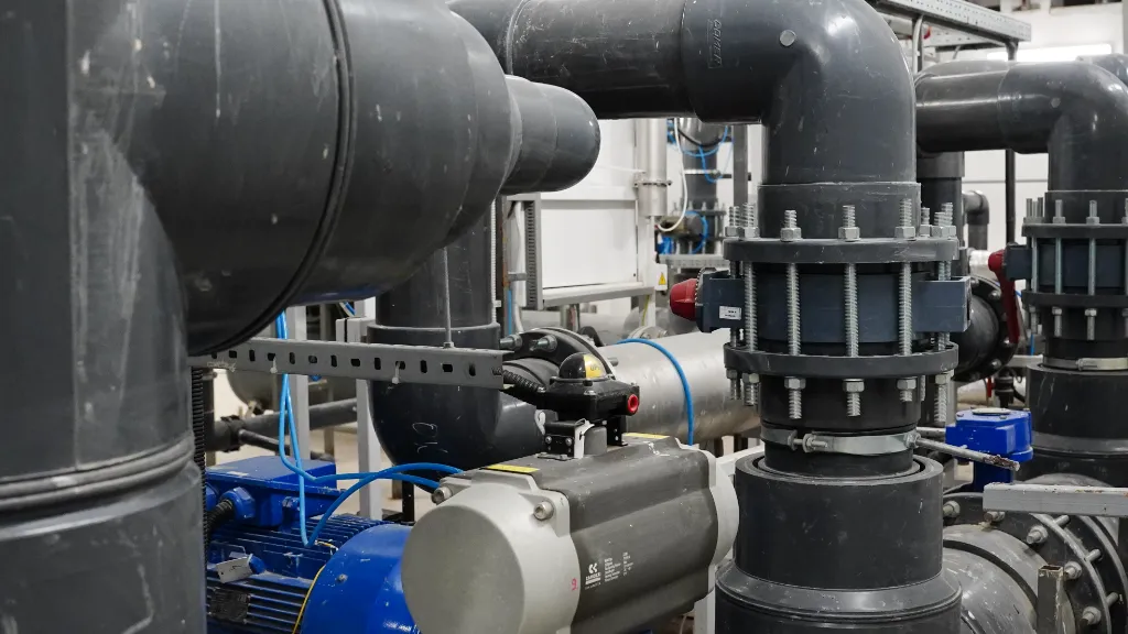 Монтаж системы водоподготовки - клапаны с приводами 4